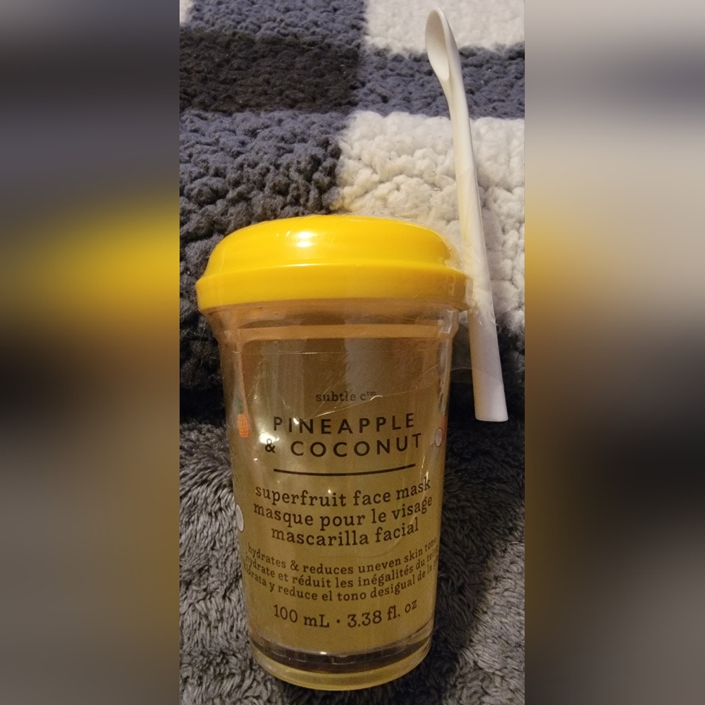 Pineapple & Coconut Face Mask with Straw